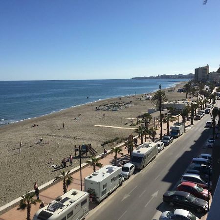 Beachfront, Two Bed- & Bathrooms, Private Parking Fuengirola Luaran gambar