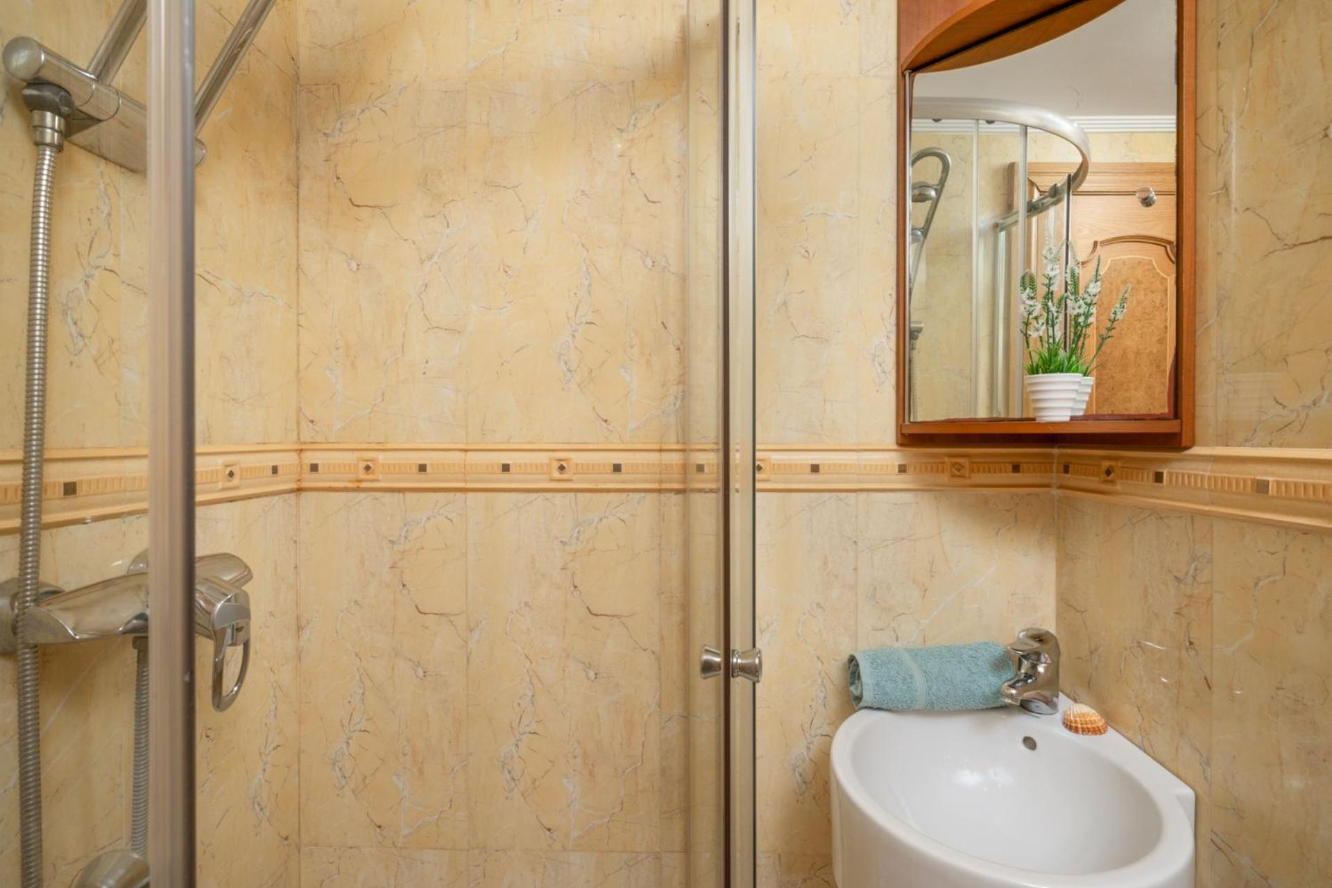 Beachfront, Two Bed- & Bathrooms, Private Parking Fuengirola Luaran gambar