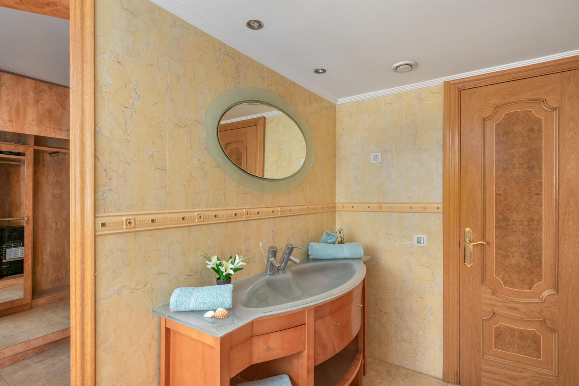 Beachfront, Two Bed- & Bathrooms, Private Parking Fuengirola Luaran gambar