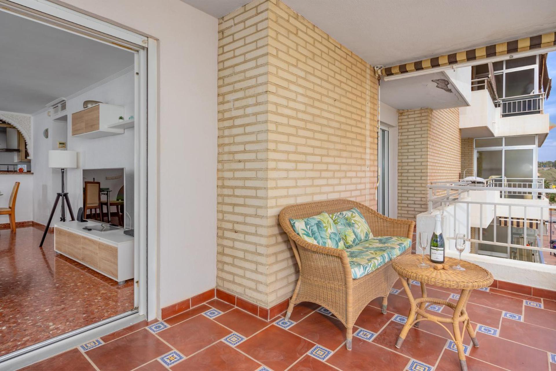 Beachfront, Two Bed- & Bathrooms, Private Parking Fuengirola Luaran gambar