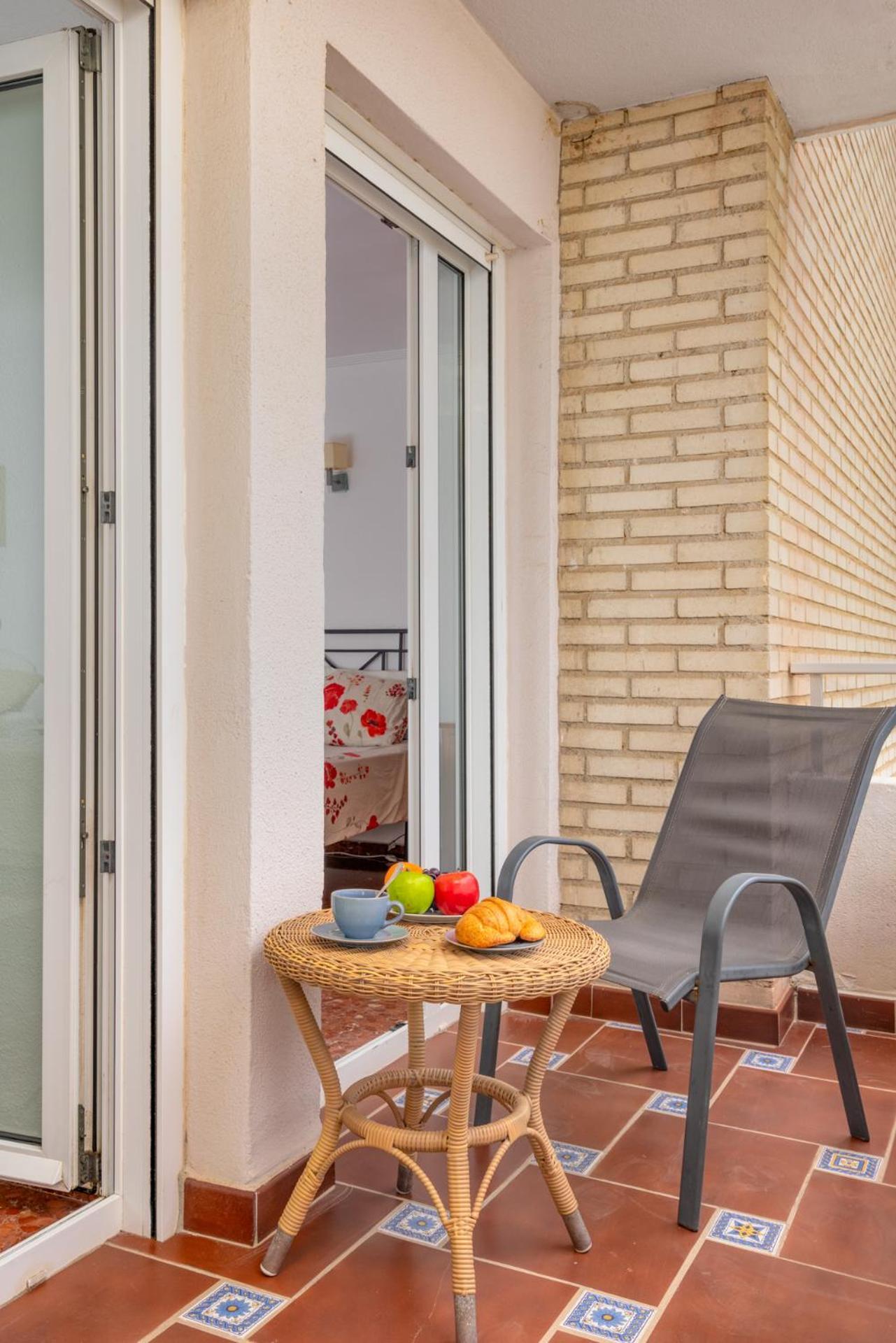 Beachfront, Two Bed- & Bathrooms, Private Parking Fuengirola Luaran gambar