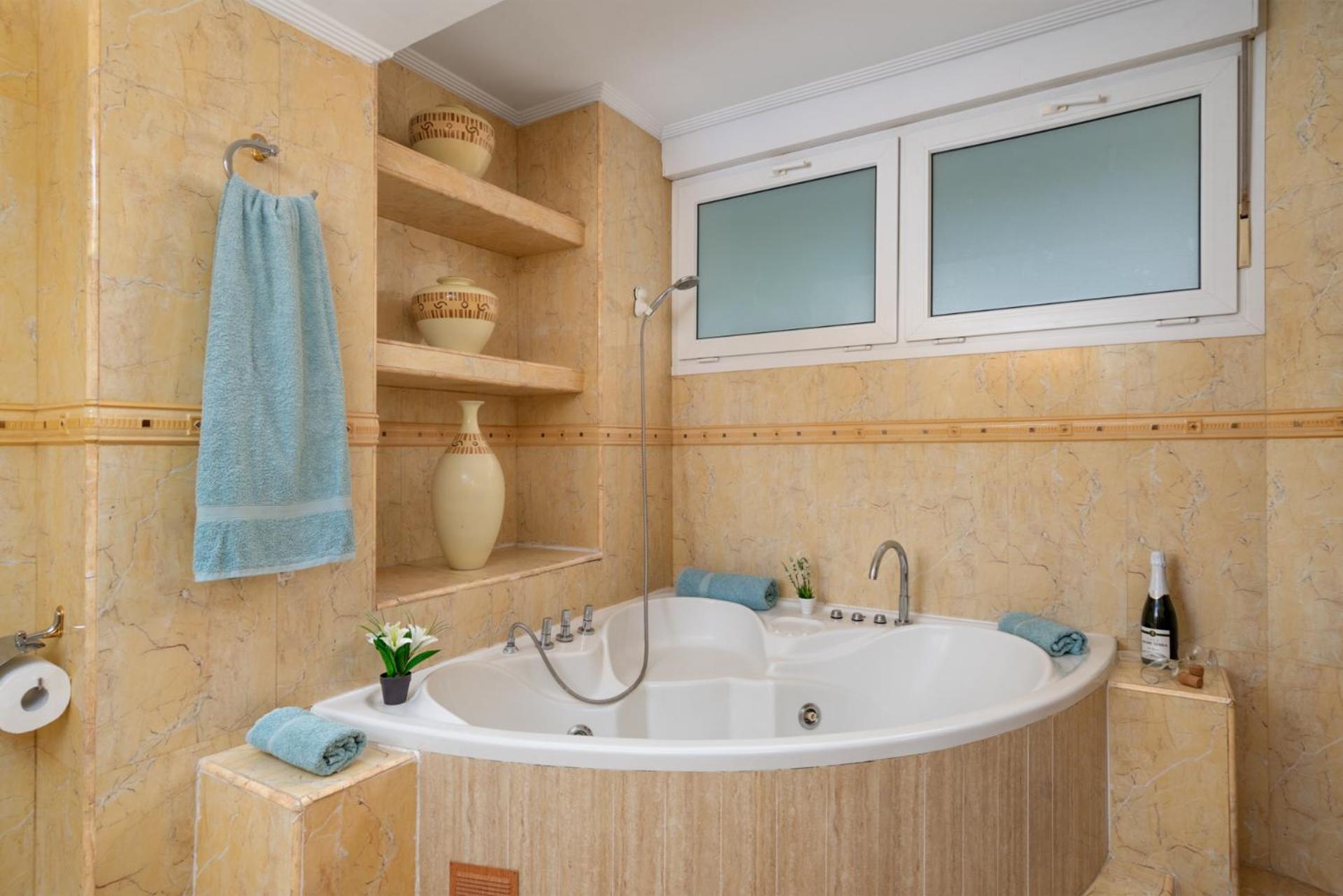 Beachfront, Two Bed- & Bathrooms, Private Parking Fuengirola Luaran gambar
