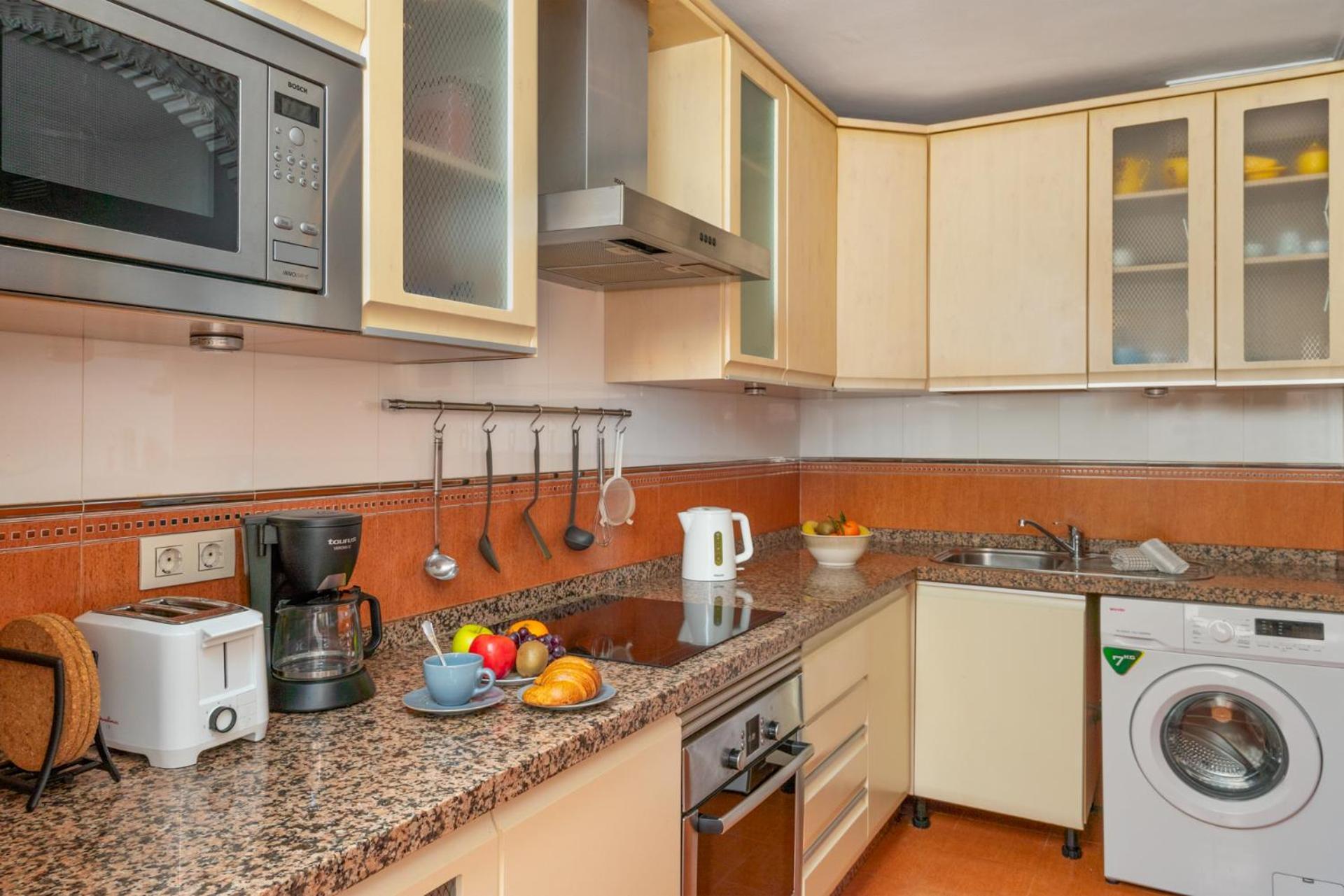 Beachfront, Two Bed- & Bathrooms, Private Parking Fuengirola Luaran gambar