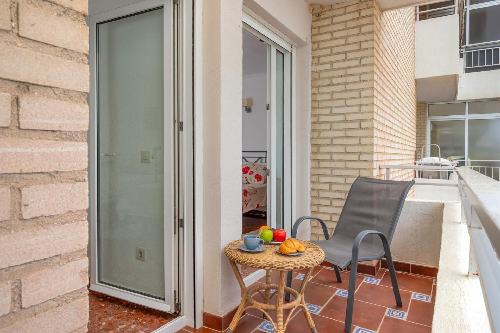Beachfront, Two Bed- & Bathrooms, Private Parking Fuengirola Luaran gambar