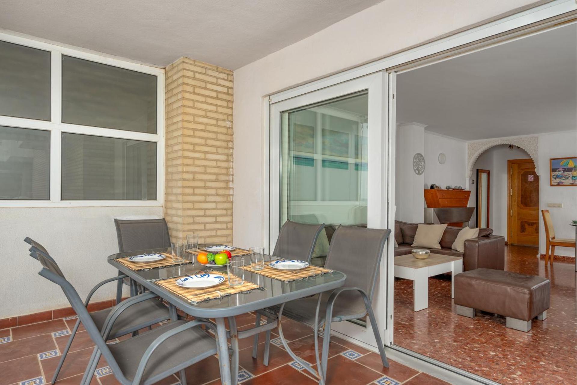 Beachfront, Two Bed- & Bathrooms, Private Parking Fuengirola Luaran gambar
